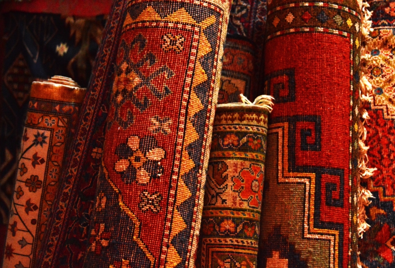 https://uncommonandcurated.com/wp-content/uploads/2023/03/Guide-to-Buying-a-Persian-Carpet-2.jpg